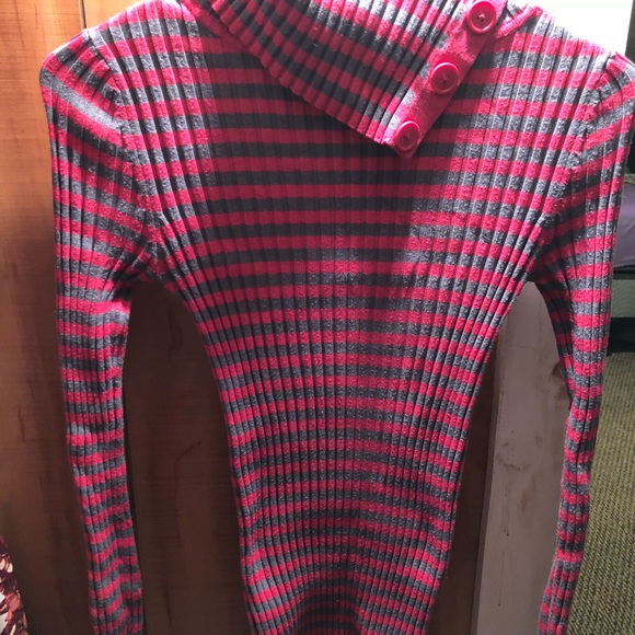 Button collar sweater - Picture 2 of 2